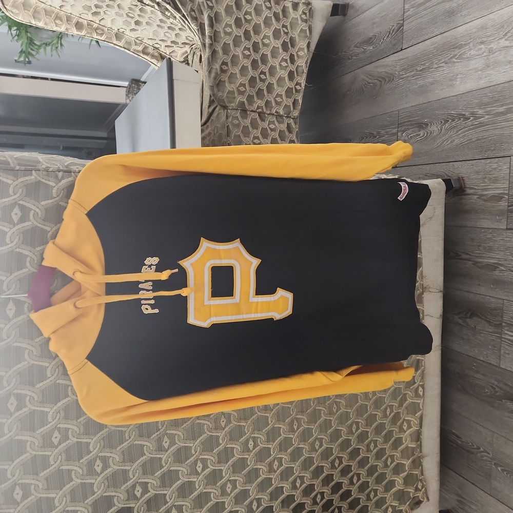 Men's Pirates SWEATSHIRT